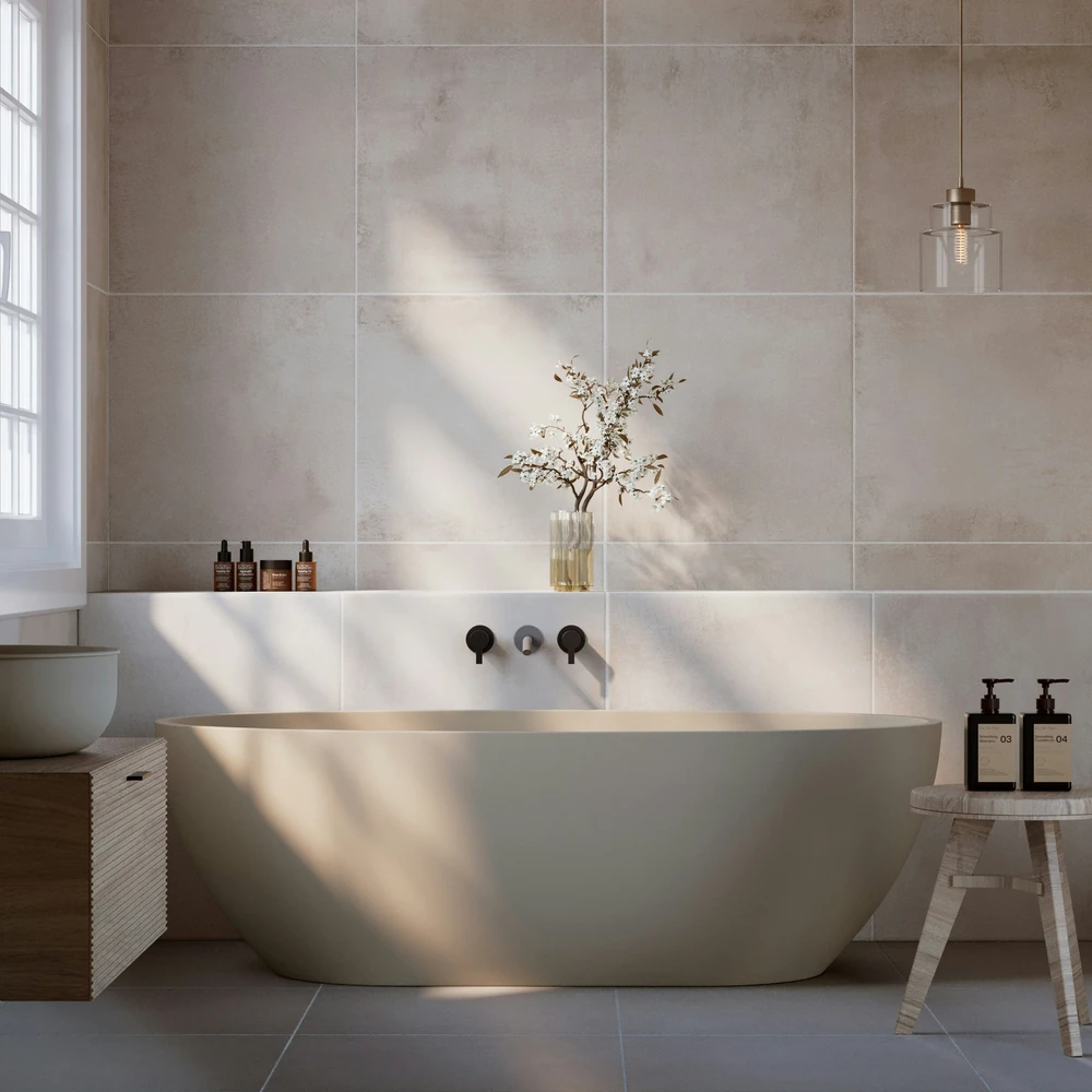 Kamar mandi dengan bathtub; foto stok